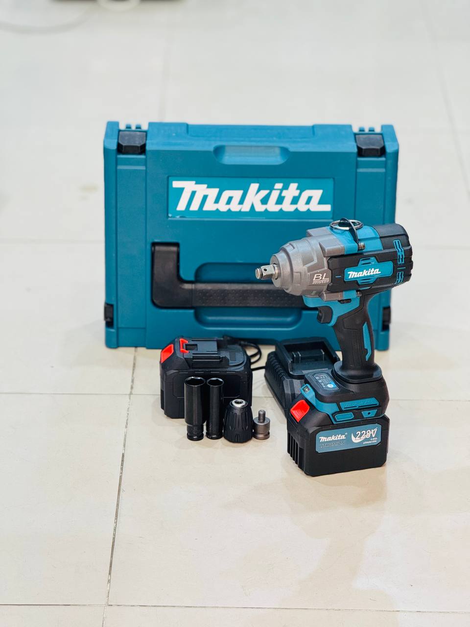 صنعتی ترین بکس شارژی ماکیتا مدل 1_2 Max ،ویدئو تست پائین صفحه